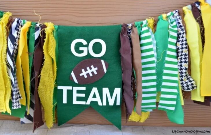 football-fabric-garland-3